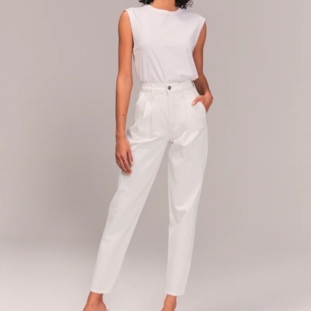 Abercrombie & Fitch Ultra High Rise 80s Mom Jeans